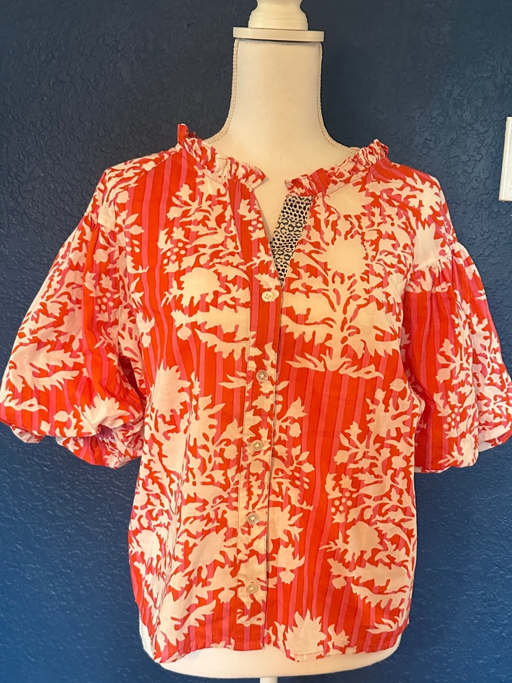 THML Red & Cream Floral Button-Front Puff Sleeve Blouse
